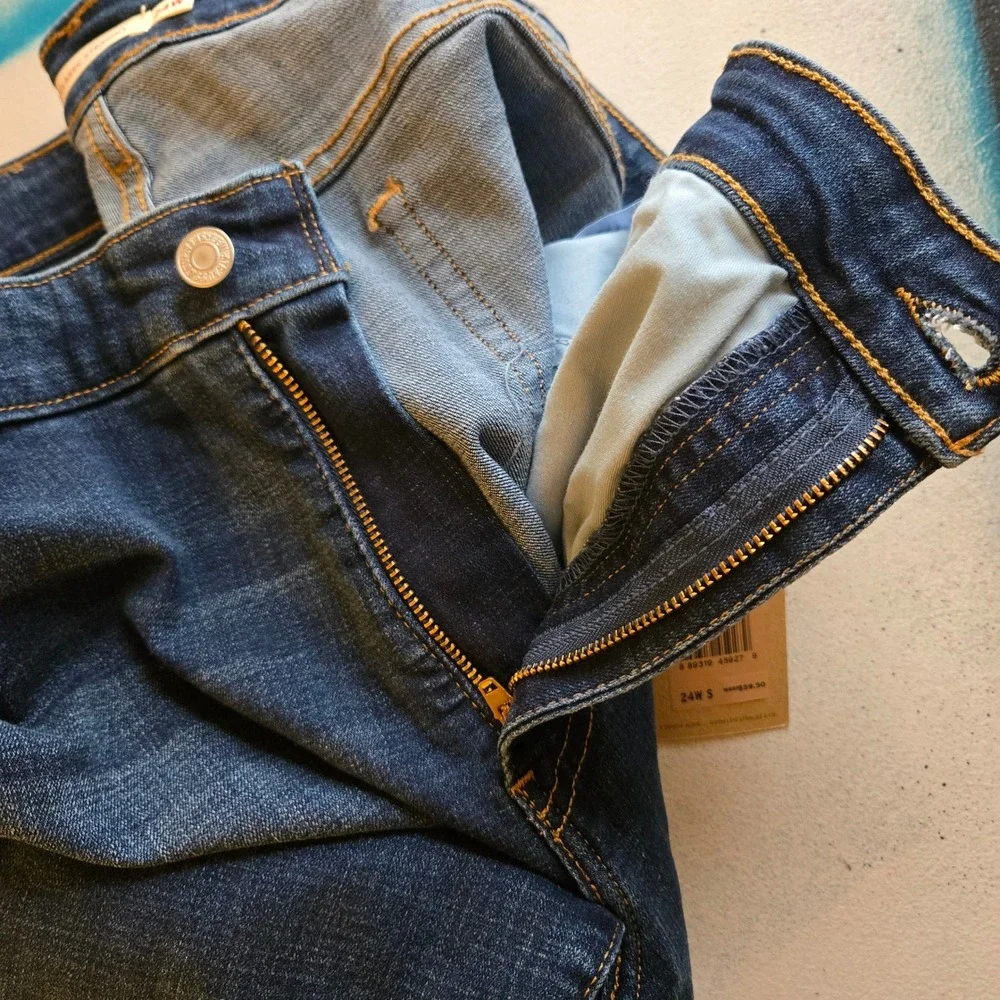Levi Strauss & Co 414 Classic Straight Mid Rise Easy Through Hip Thigh Jeans 24W